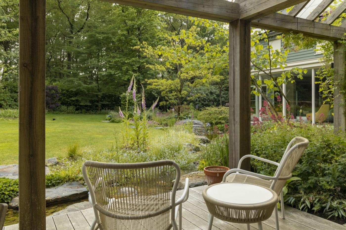 terras met zicht op tuin