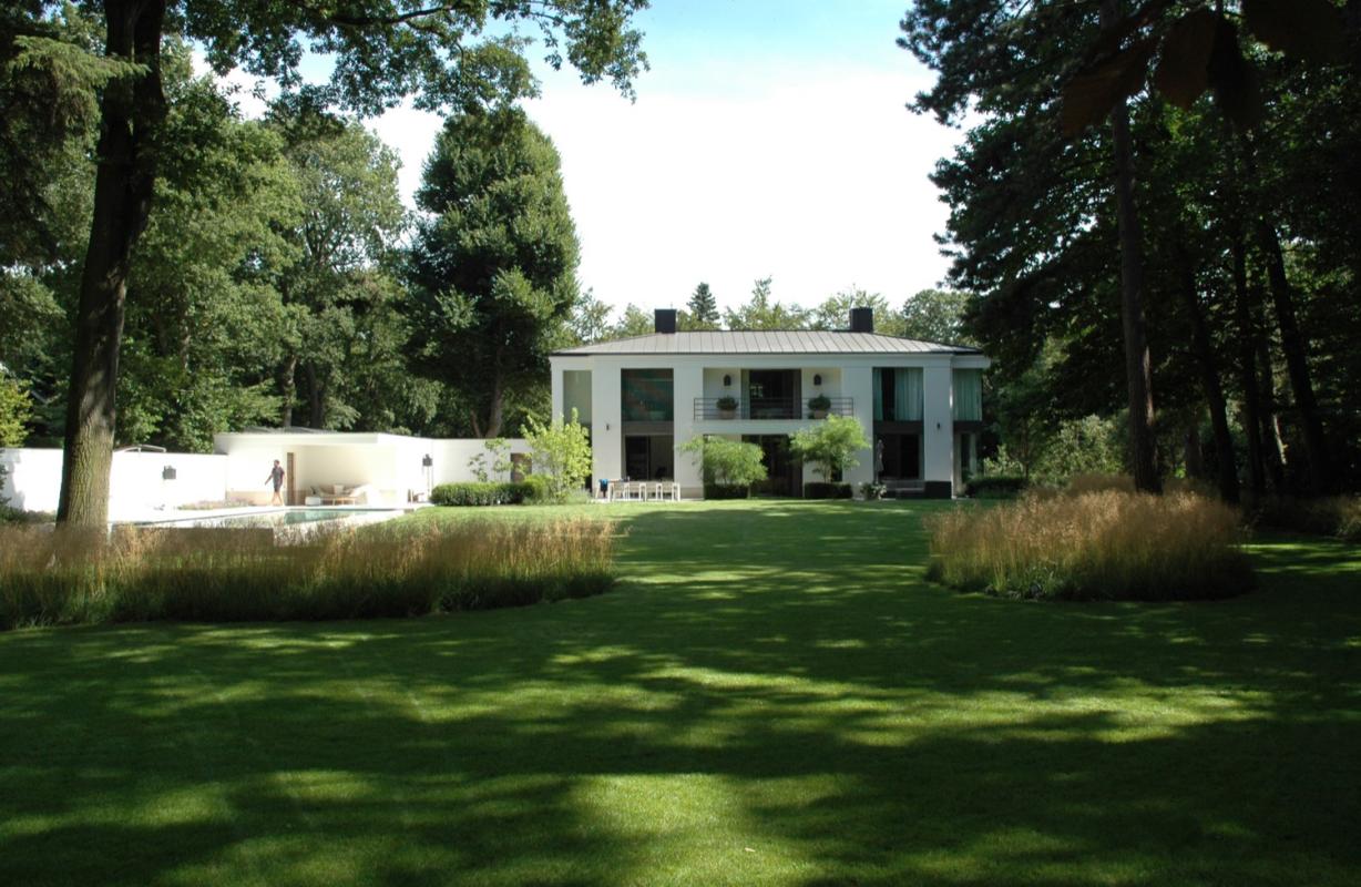 grote villa tuin