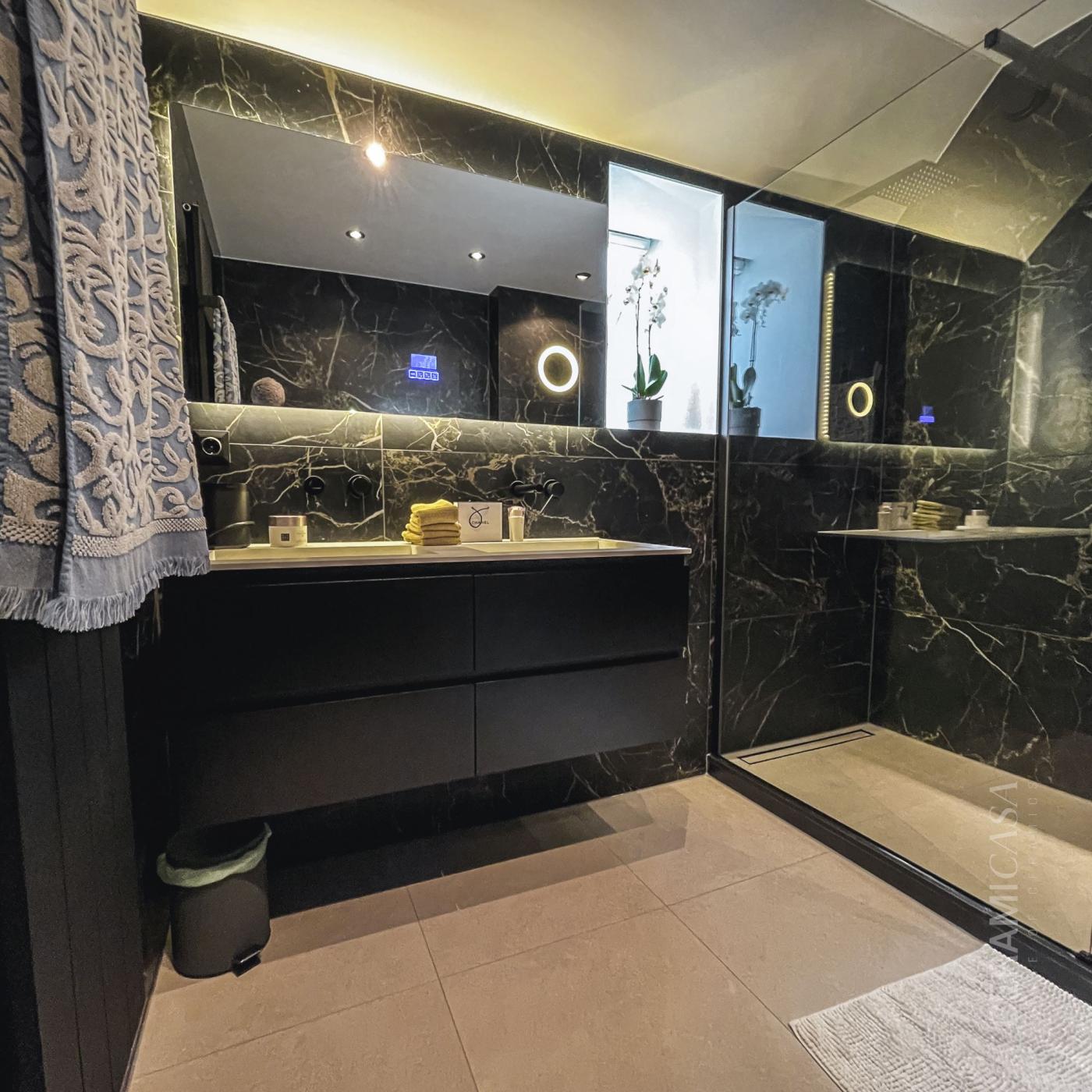 Luxe badkamer met tegels
