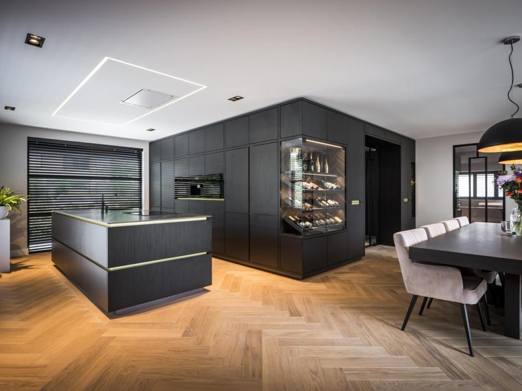 luxe maatwerk keuken met design verlichting