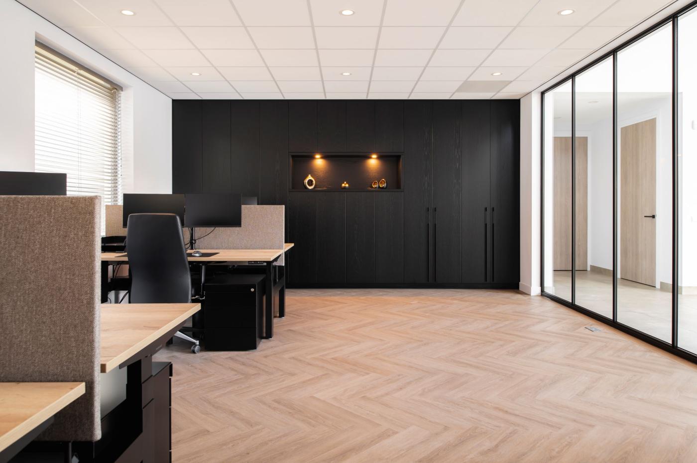 luxe kantoor met maatwerk kast