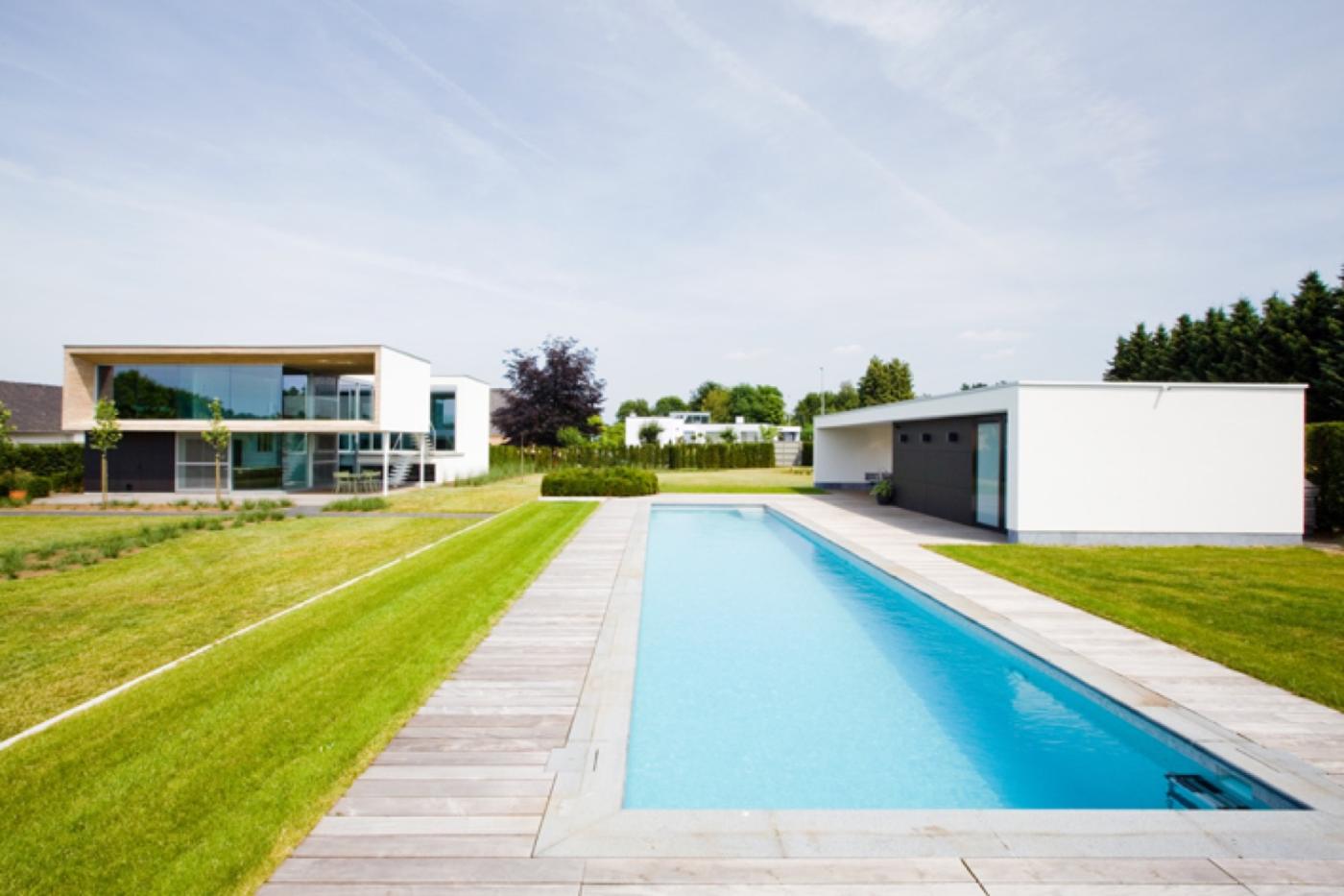 villa met zwembad en poolhouse