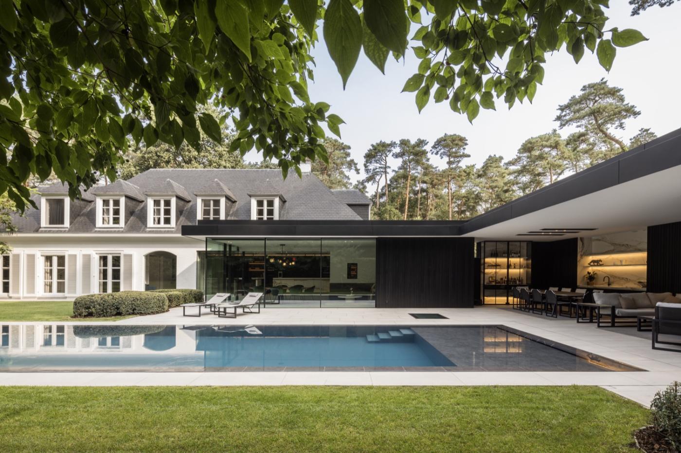 luxe villa met poolhouse