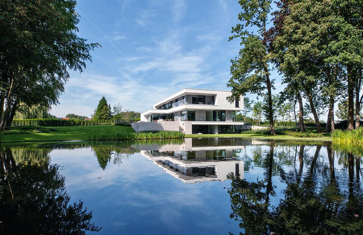 villa aan het water