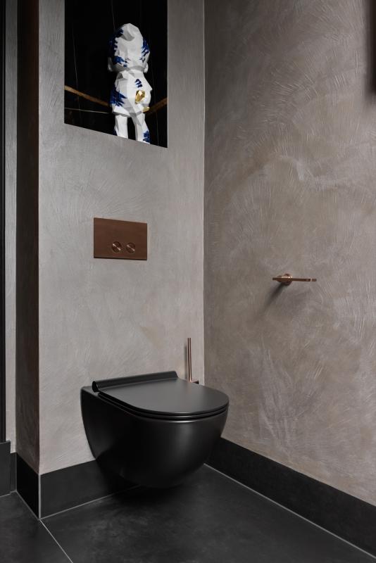 luxe toilet