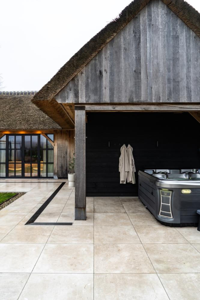 luxe overkapping met jacuzzi