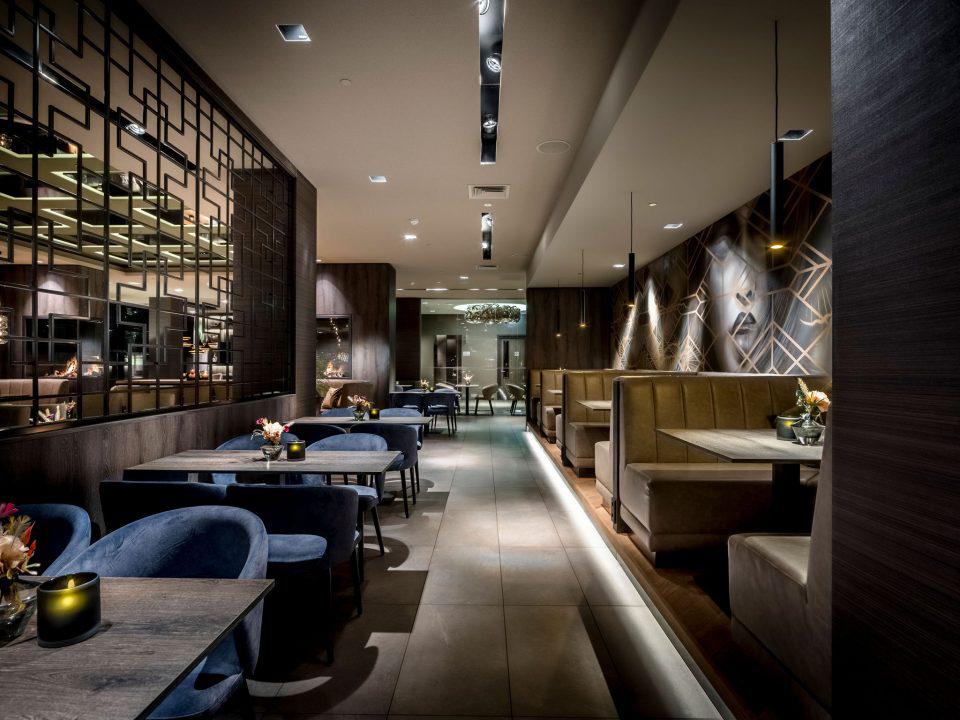 interieur restaurant met roomdivider