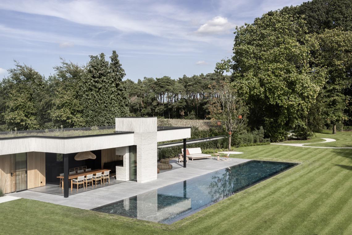 modern poolhouse met zwembad