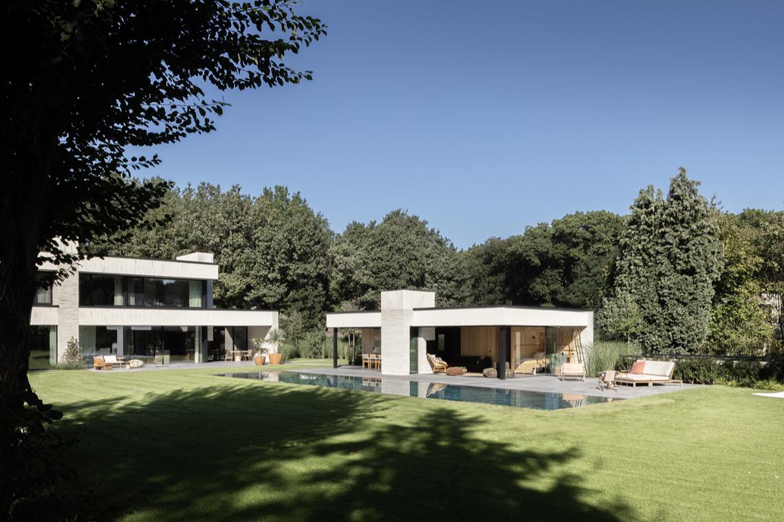 villa met poolhouse