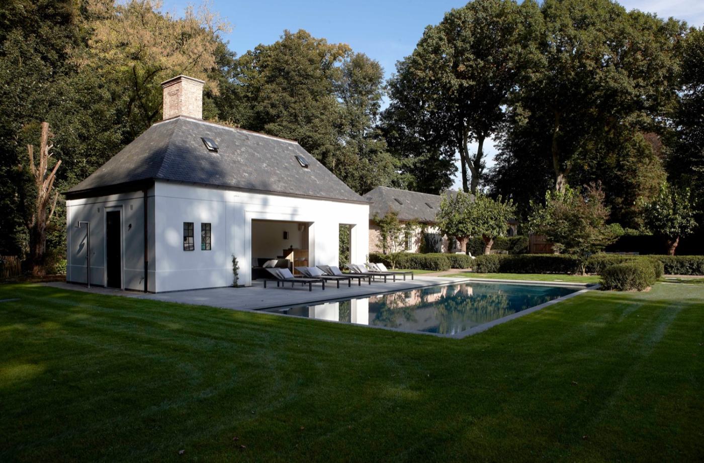 poolhouse bij zwembad