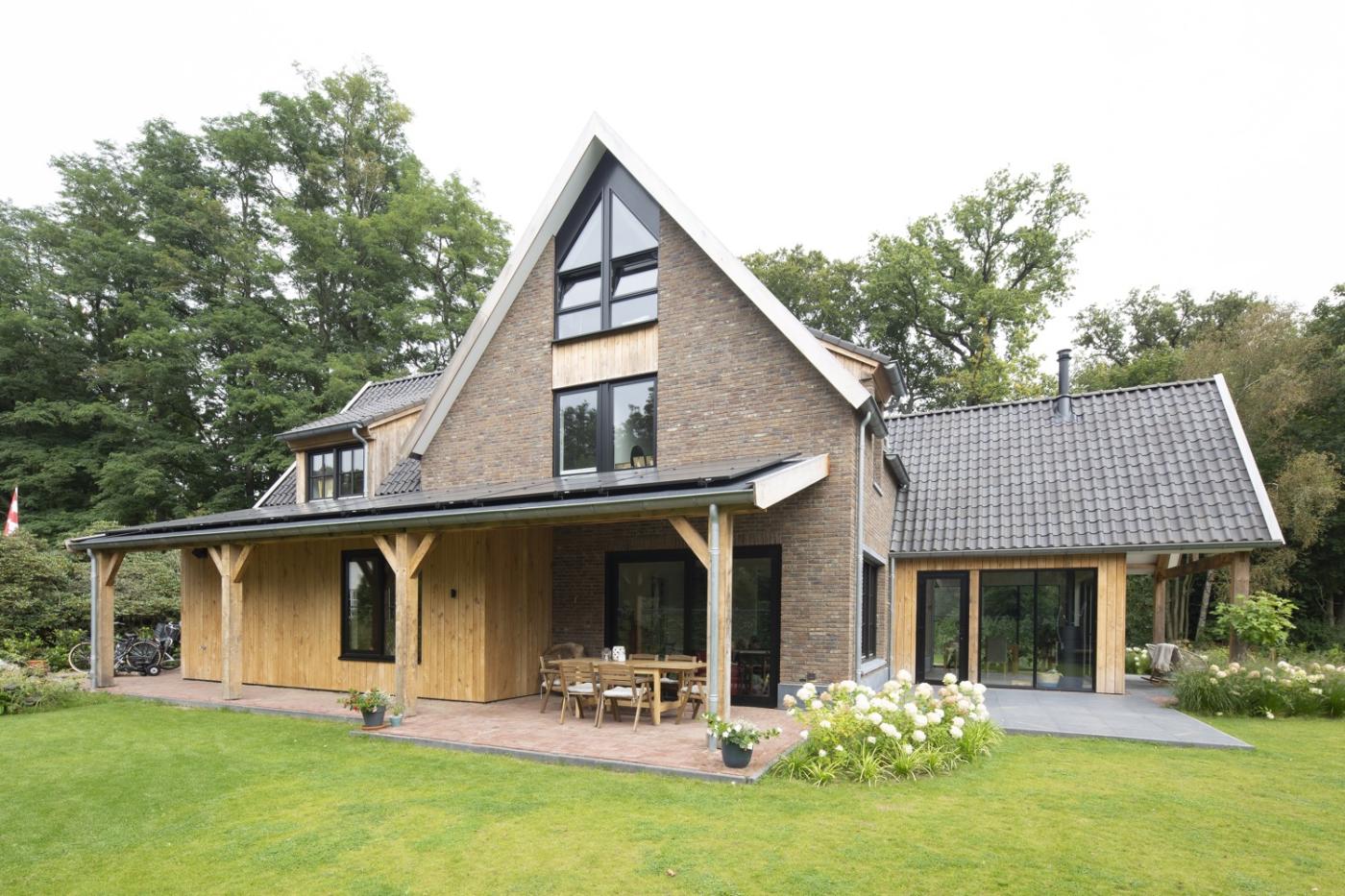 villa met overkapping