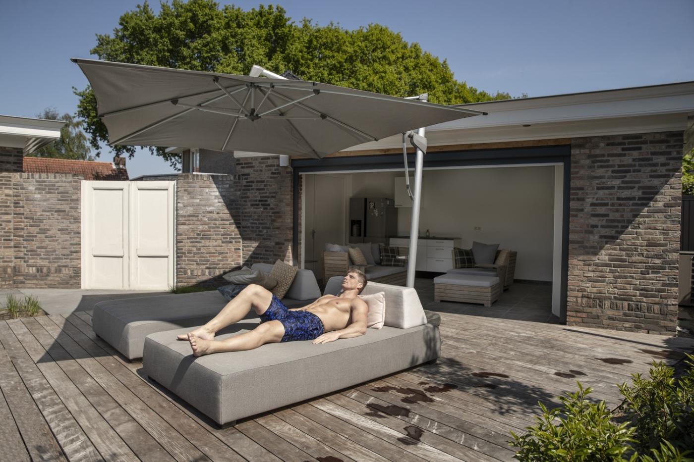 luxe tuin met lounge