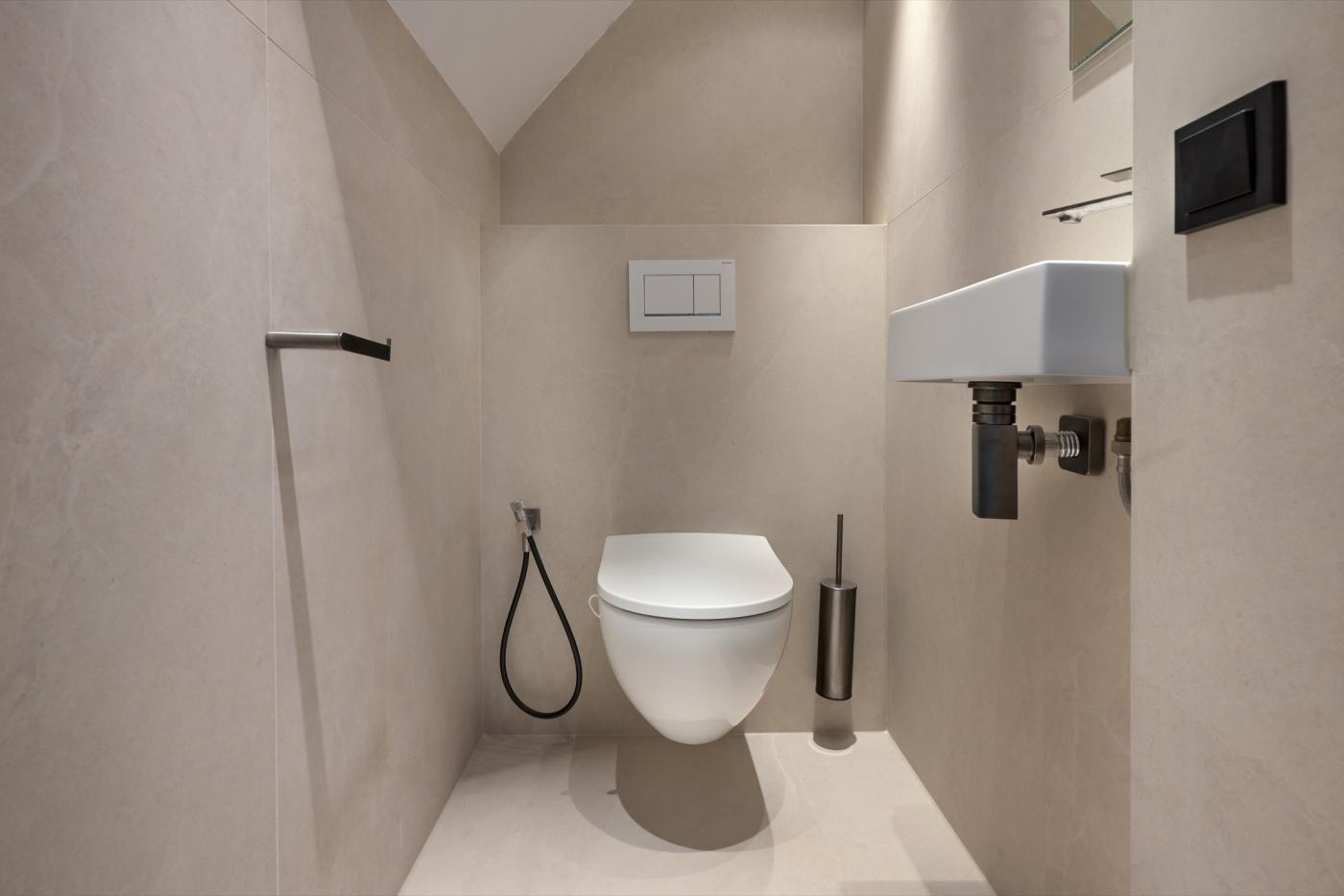 luxe toilet