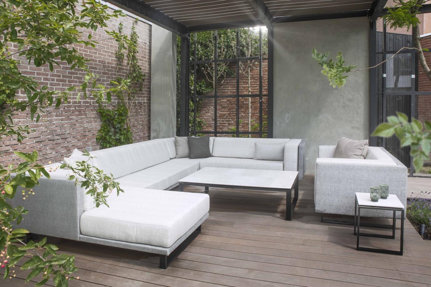 loungeset onder terras