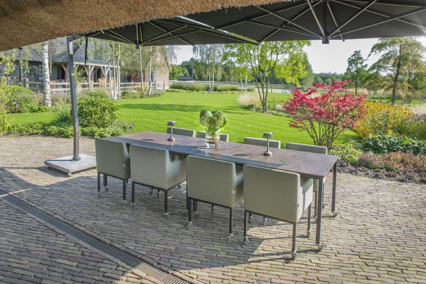 tuintafel met stoelen