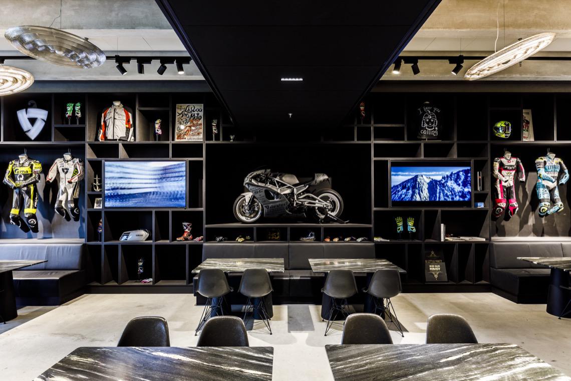 showroom motorkleding