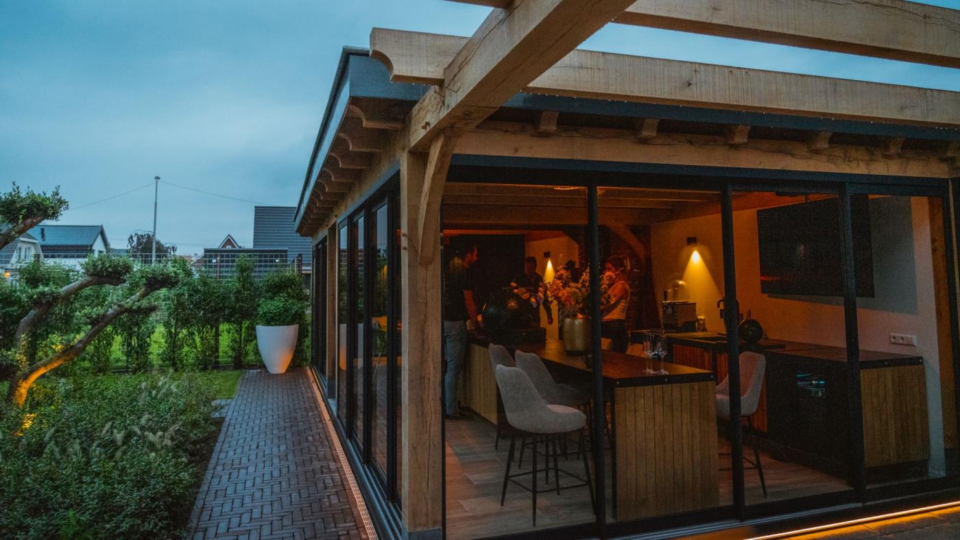 luxe houten bijgebouw