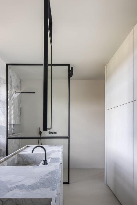 interieur badkamer met douche