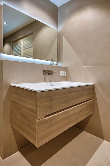 Exclusieve badkamer met keramische tegels