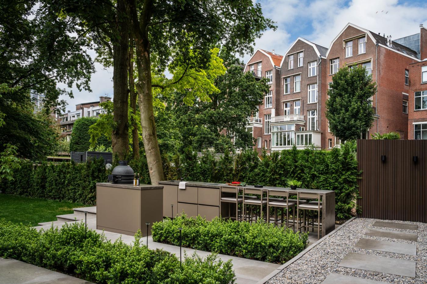 luxe tuin met buitenkeuken