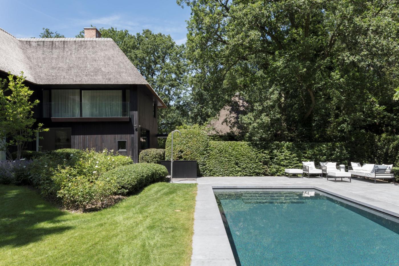 luxe zwembad bij villa