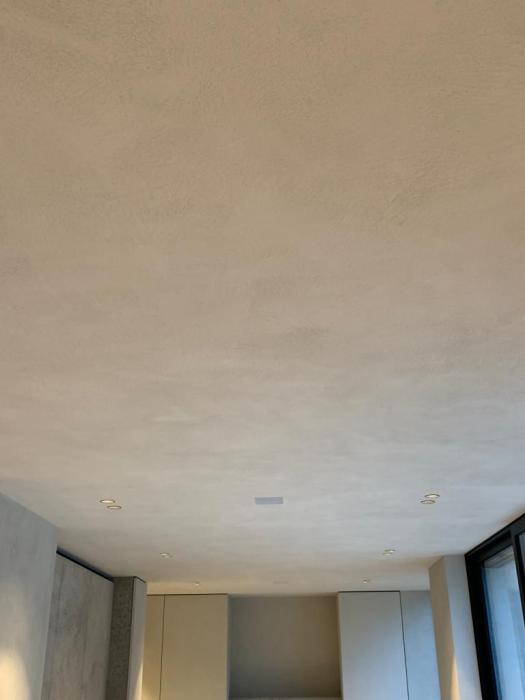 plafond met stucwerk