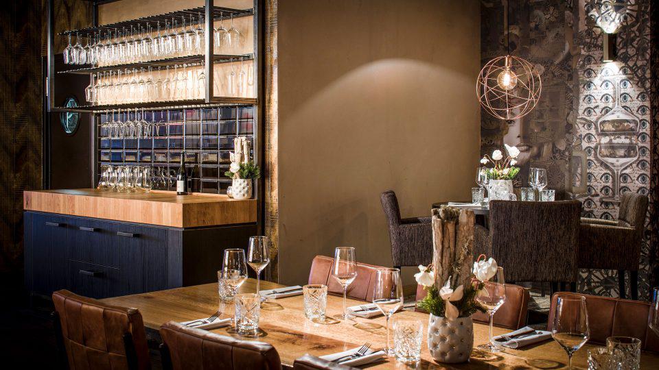 interieur restaurant met maatwerk kast