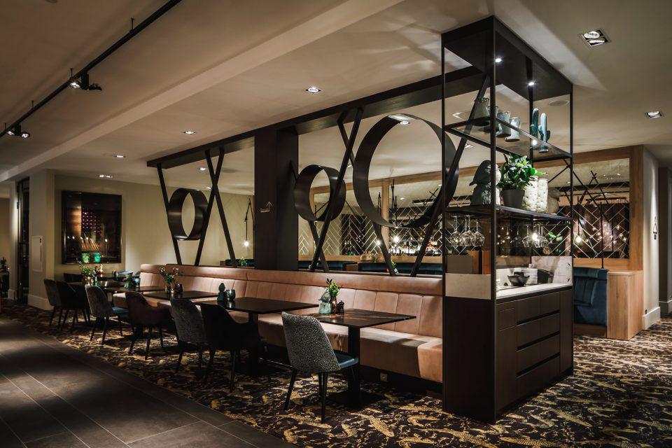 interieur restaurant met roomdivider