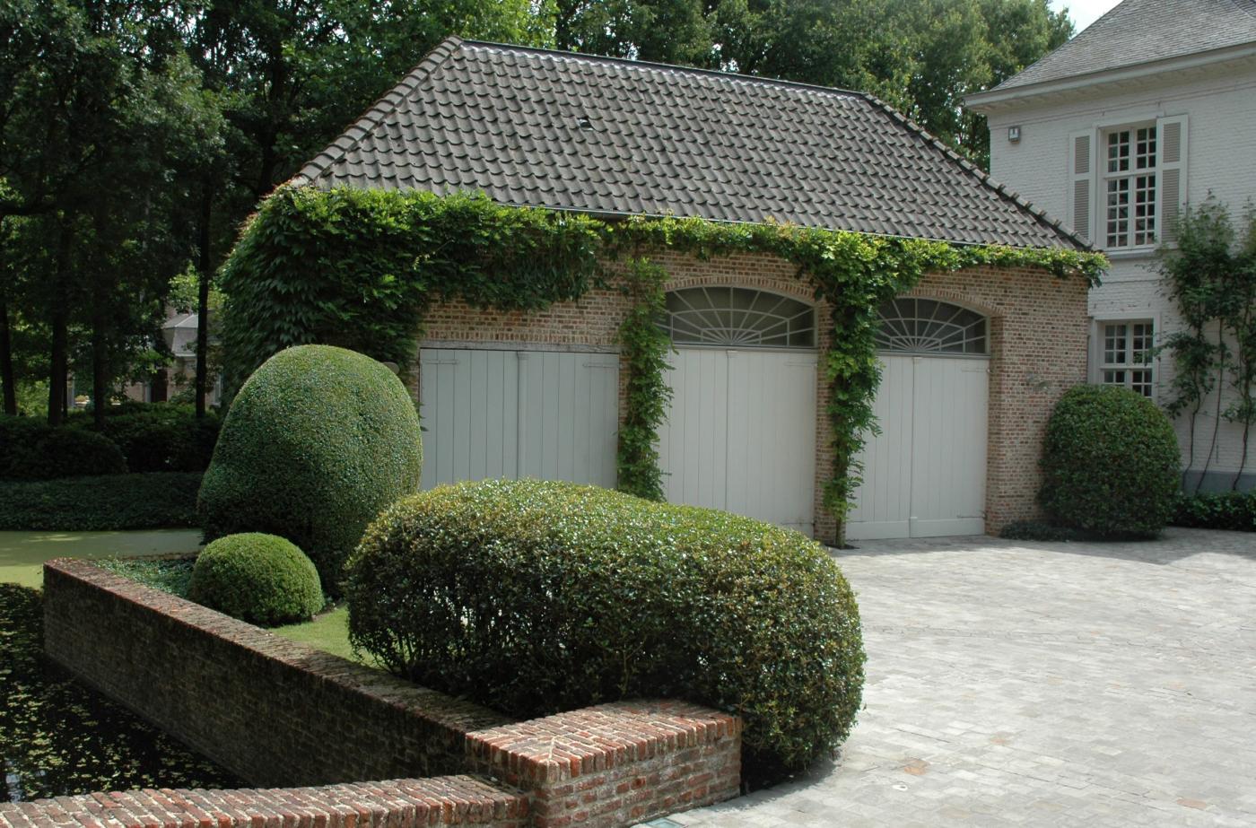 luxe parkeerplaats in tuin