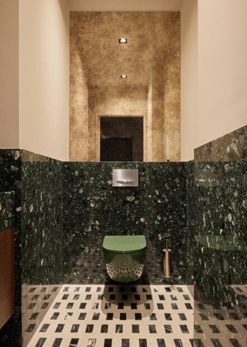 luxe toilet