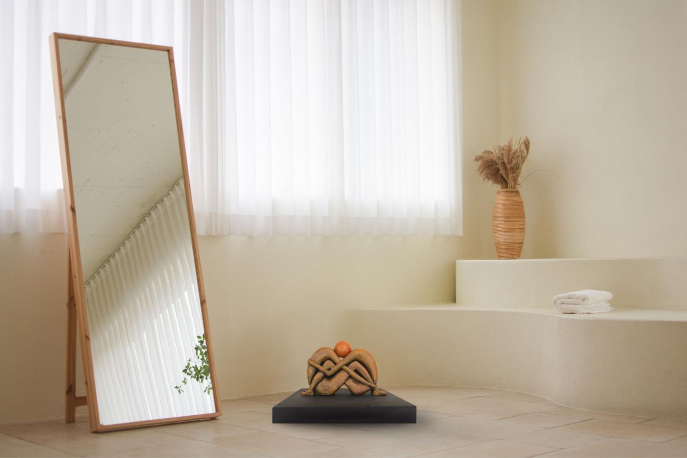 bronzen sculptuur in badkamer