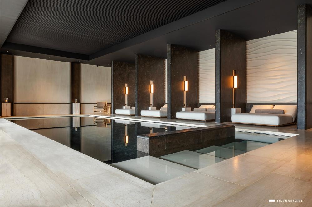 Luxe inox zwembad in La Réserve Resort te Knokke