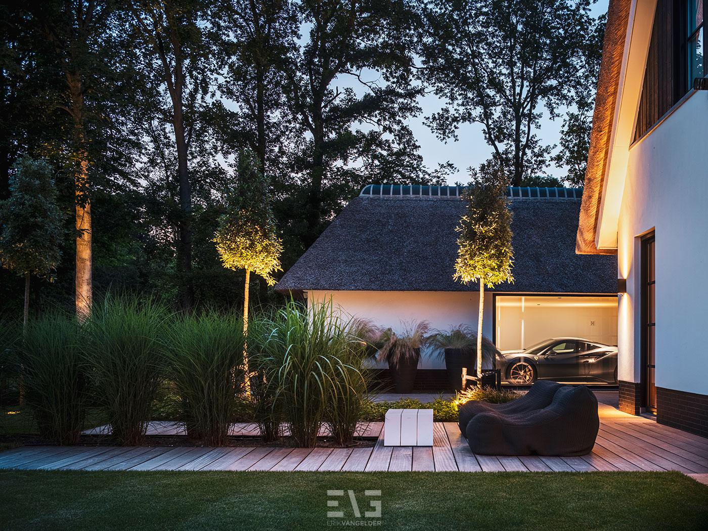 luxe tuin met beplanting