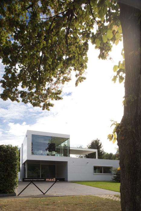 moderne villa met veel glas