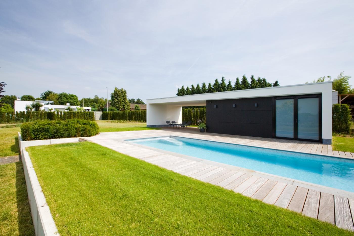 poolhouse bij zwembad