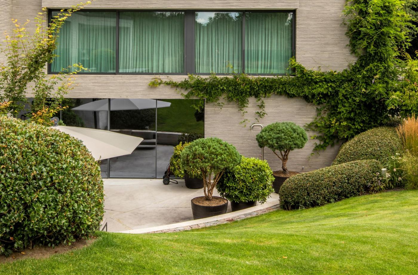 luxe tuin bij villa