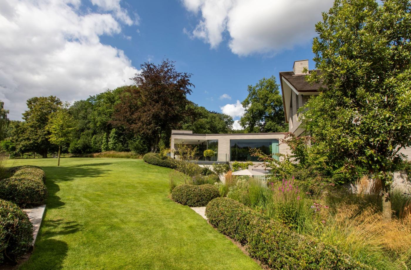 luxe tuin bij villa