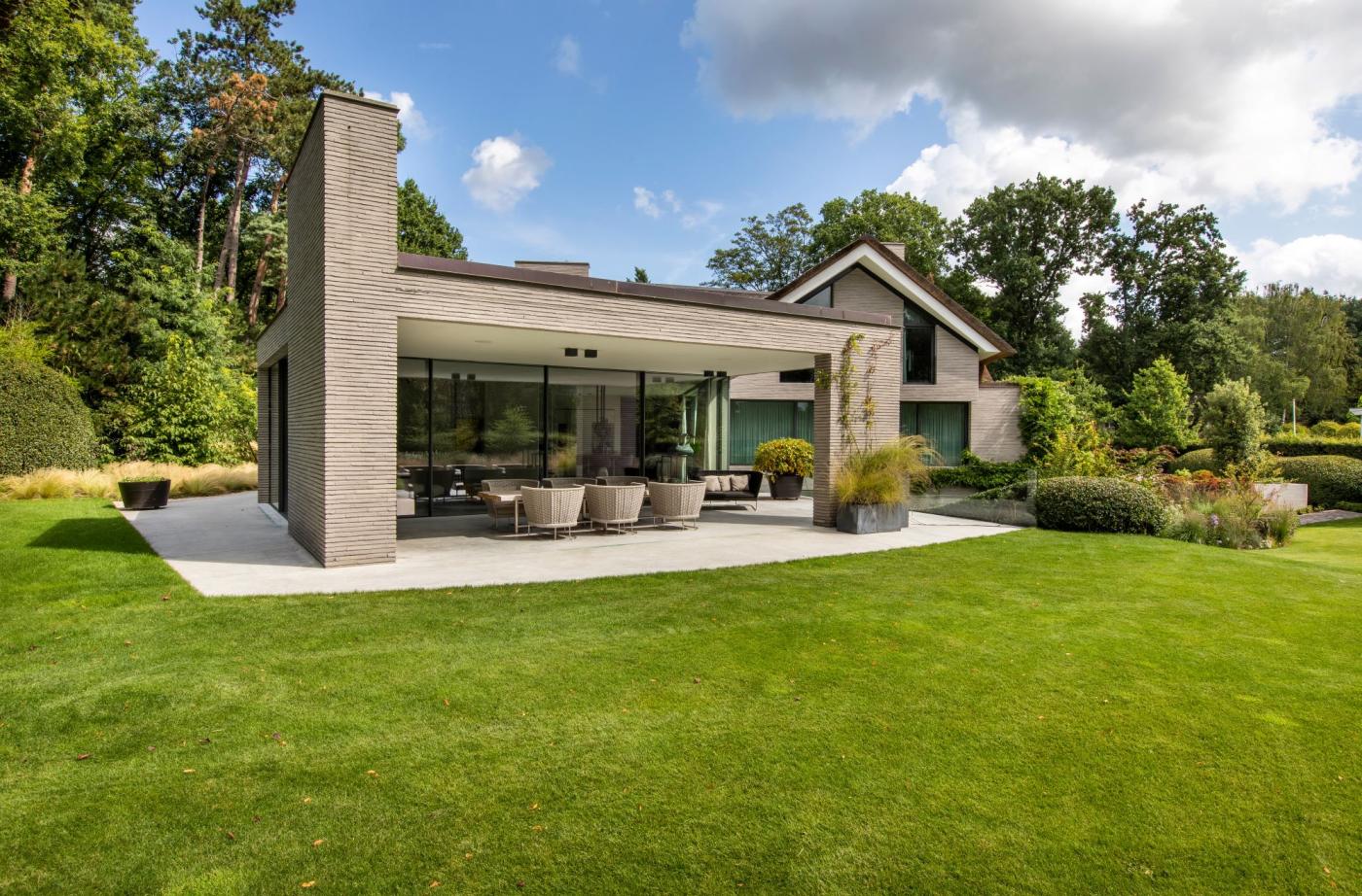 exclusieve tuin bij villa