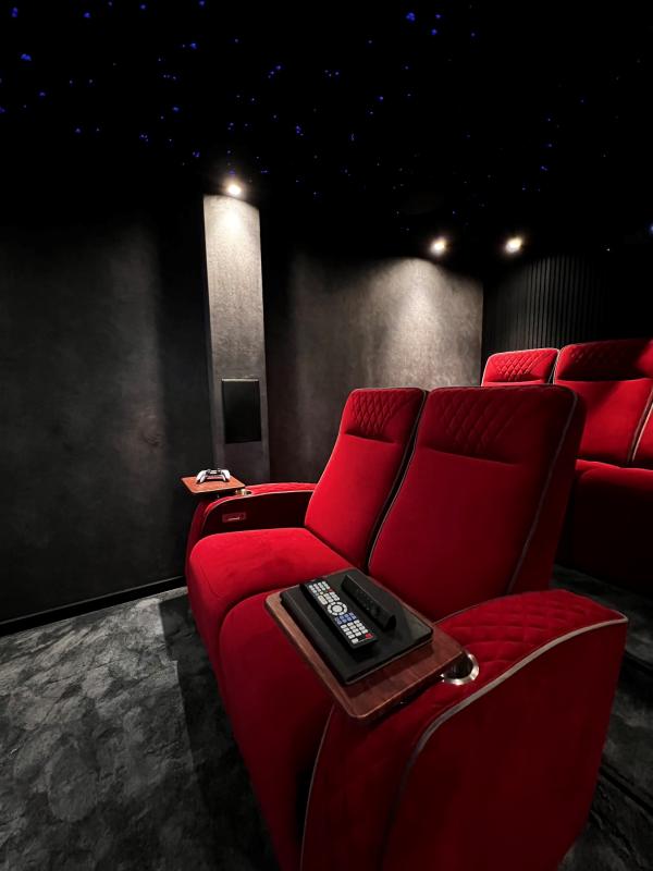 home cinema met comfortabele stoelen