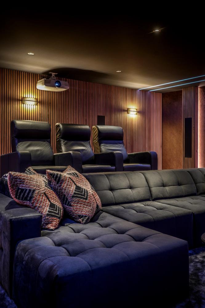 home cinema met luxe interieur