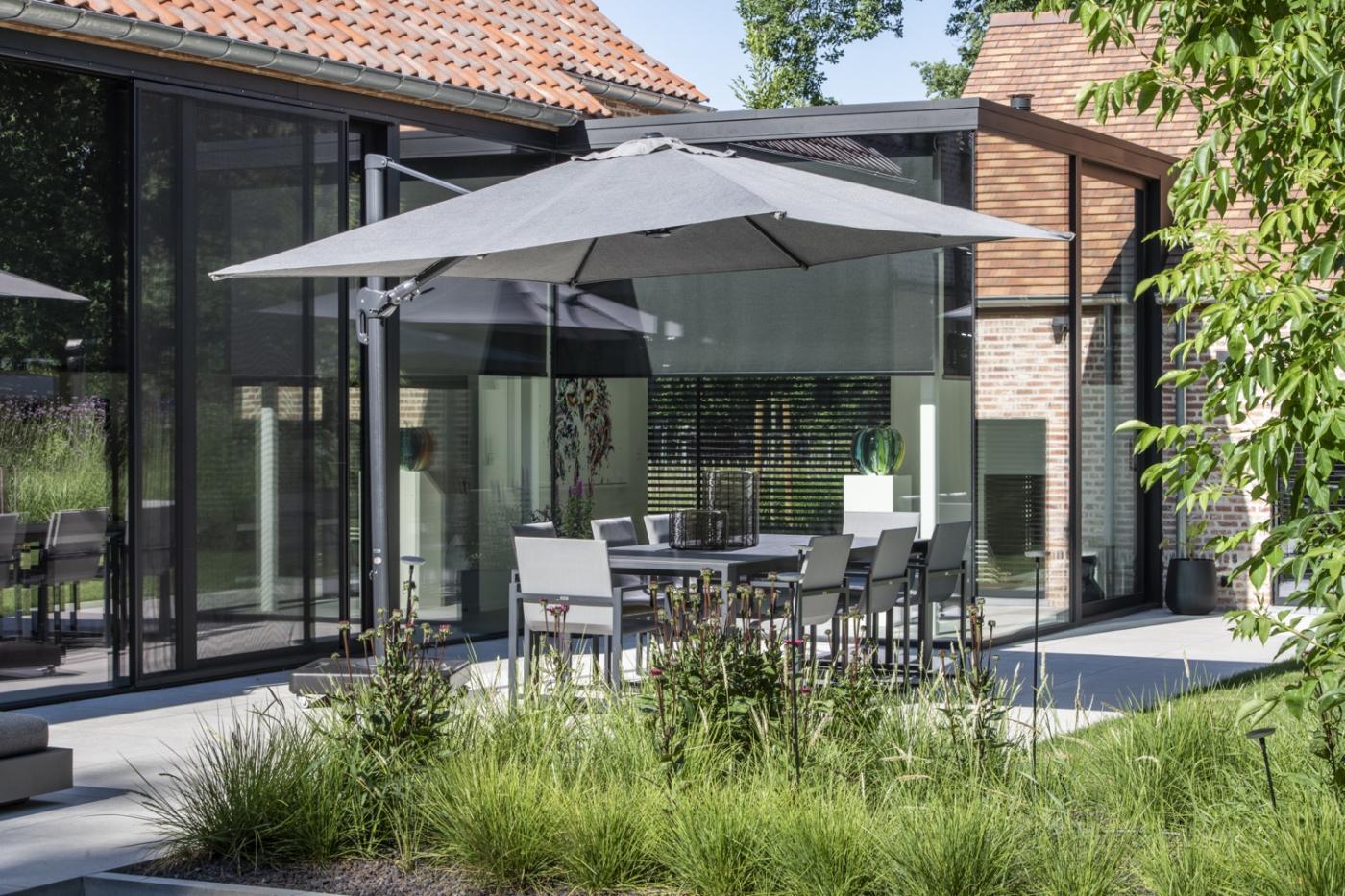 terras met tuinmeubels