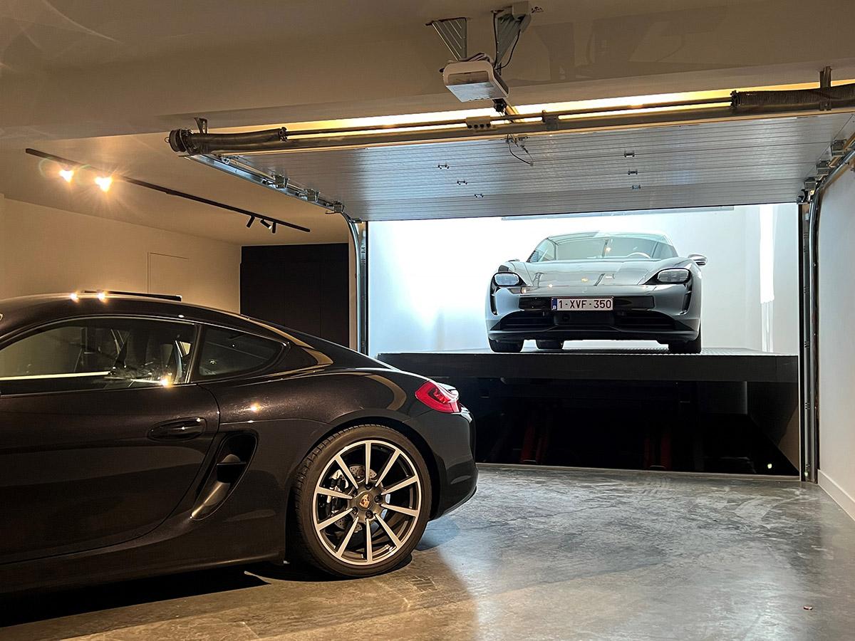 garage met luxe autos