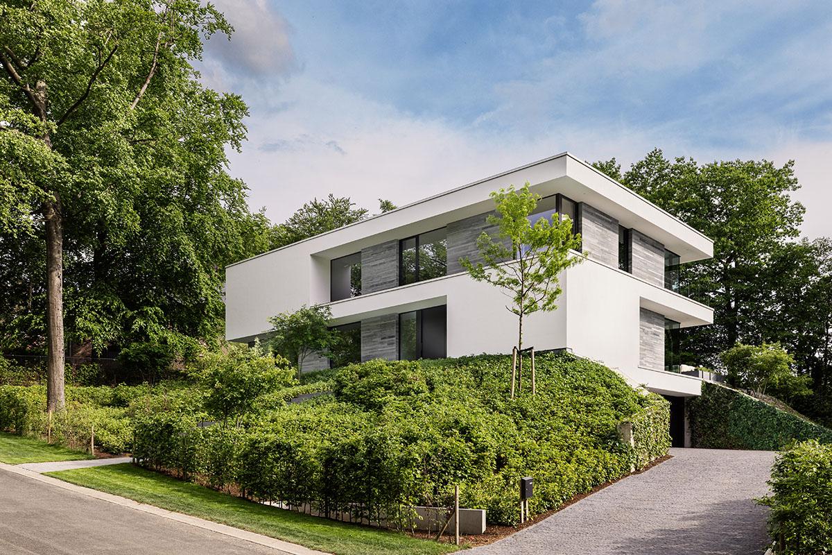 luxe moderne villa op helling