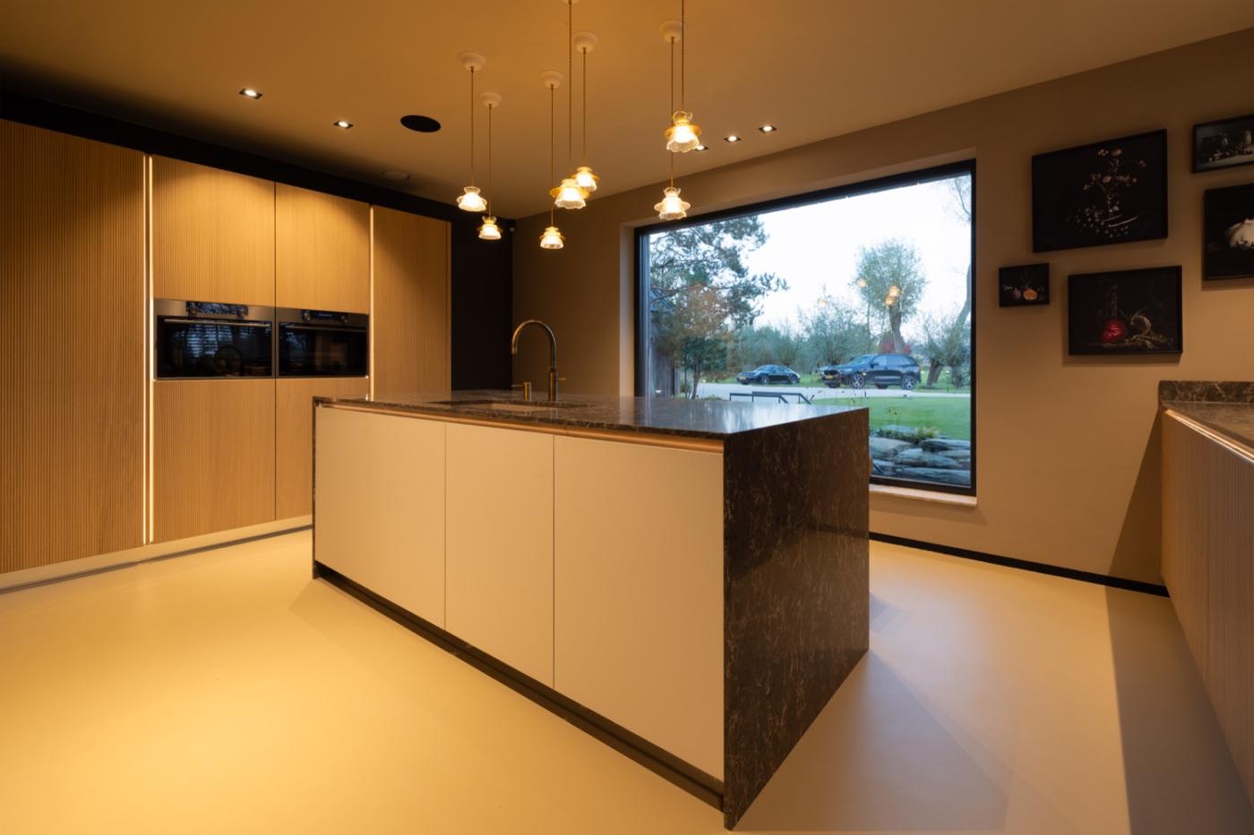 keuken met designlampen