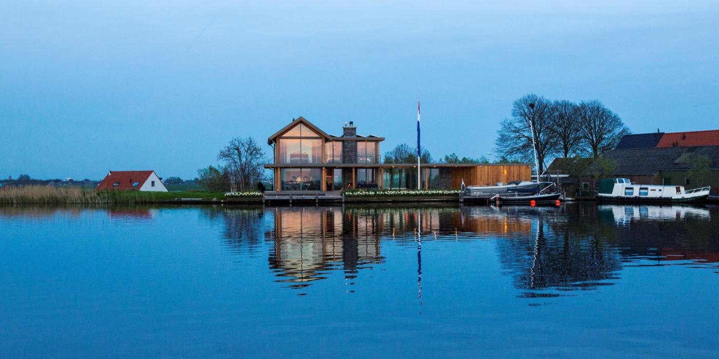 luxe villa aan het water