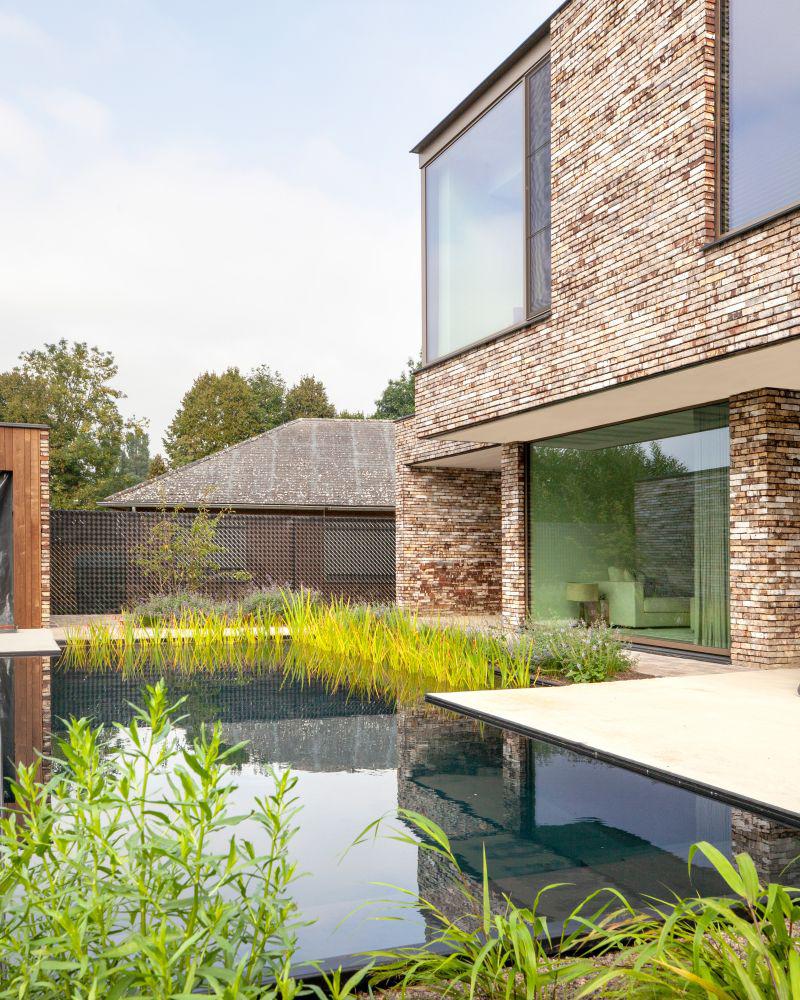 exterieur villa met luxe tuin