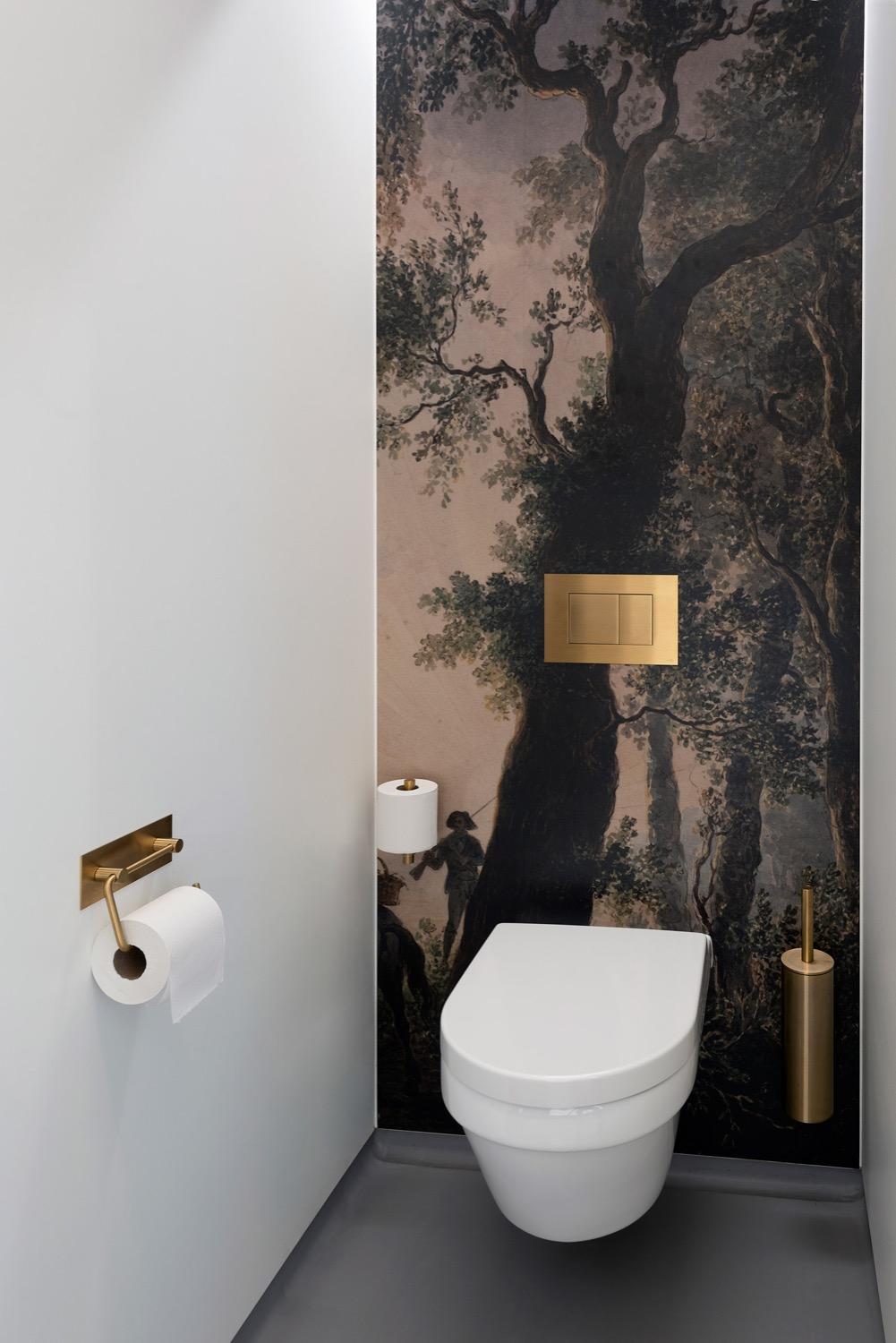 luxe toilet