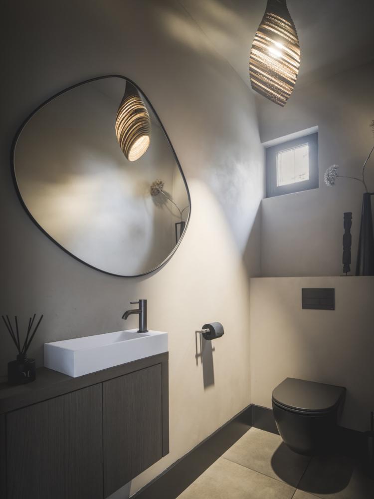 toilet met designspiegel