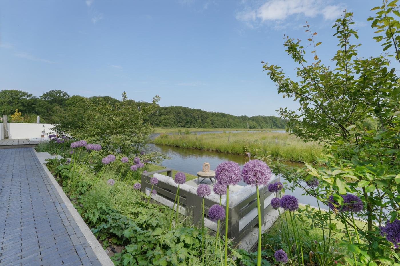 tuin aan het water