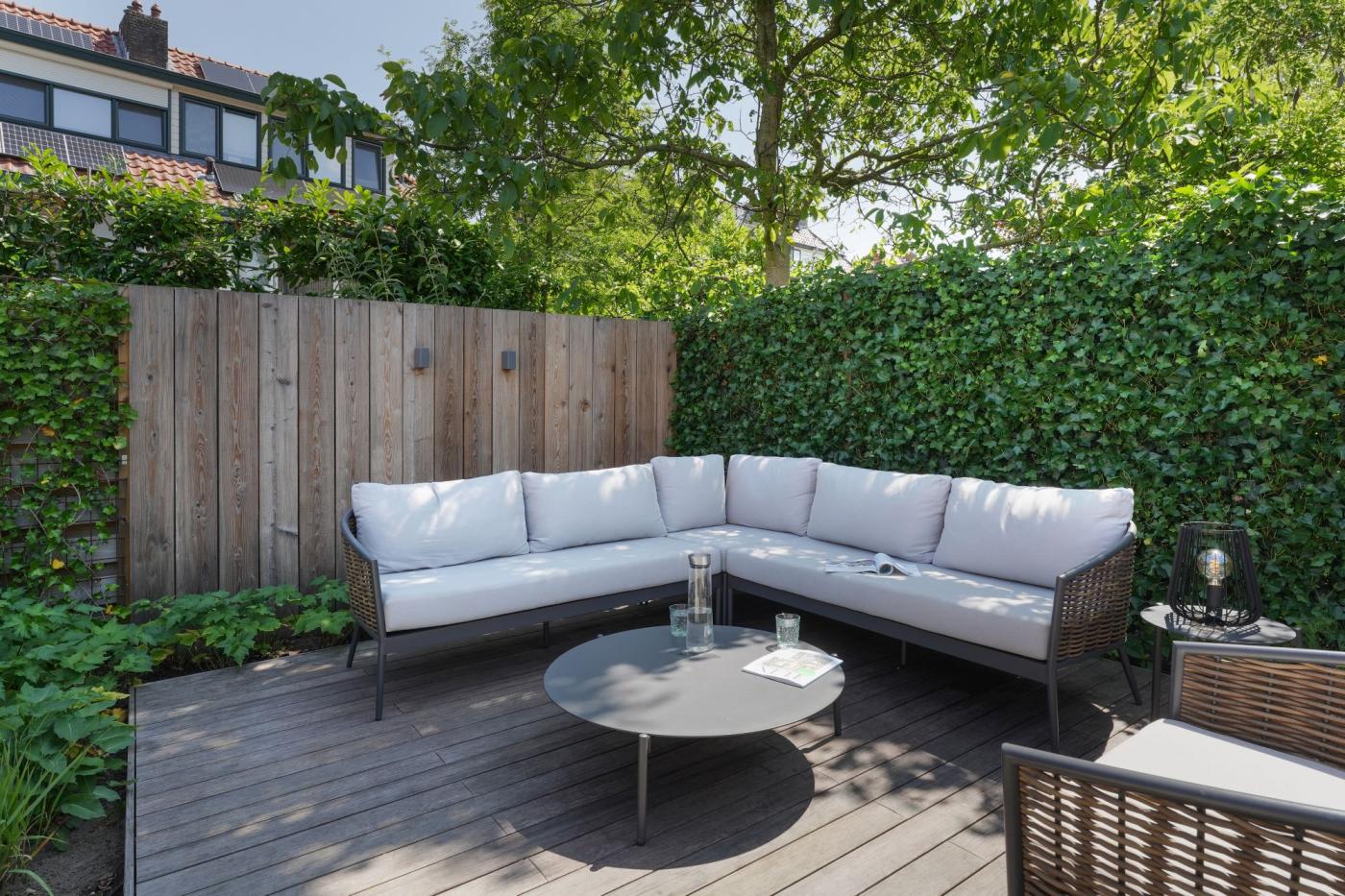 luxe terras in tuin